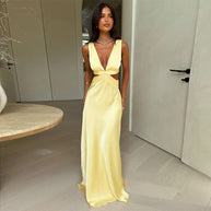 Damen Maxikleid mit tiefem V-Ausschnitt und modischen Cut-Outs W&W