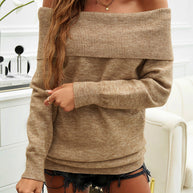 WW Einfarbiger Pullover mit einem Schulterauschnitt