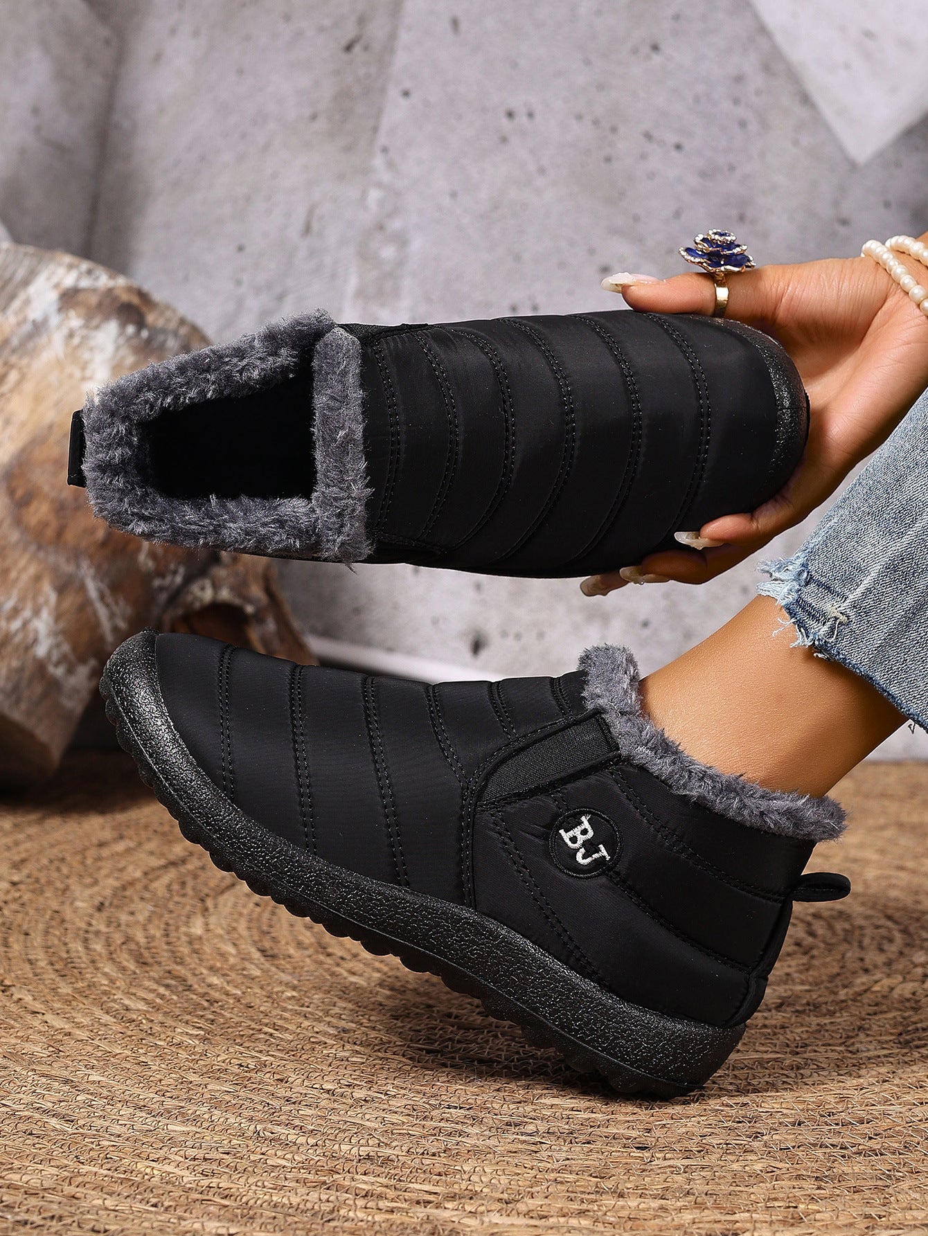 Damen Bequeme und warme Slipper mit kuscheligem Innenfutter WW
