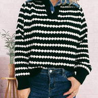 Damen Strickpullover mit tiefem V-Ausschnitt und markantem Streifenmuster WW