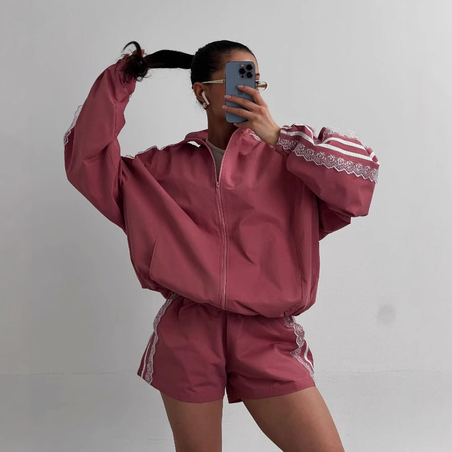 Damen sportliches Set mit eleganten Spitzenapplikationen WW