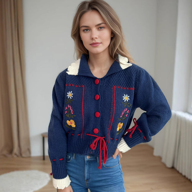 Damen Strickjacke mit floralen Stickereien und dekorativen Knöpfen WW