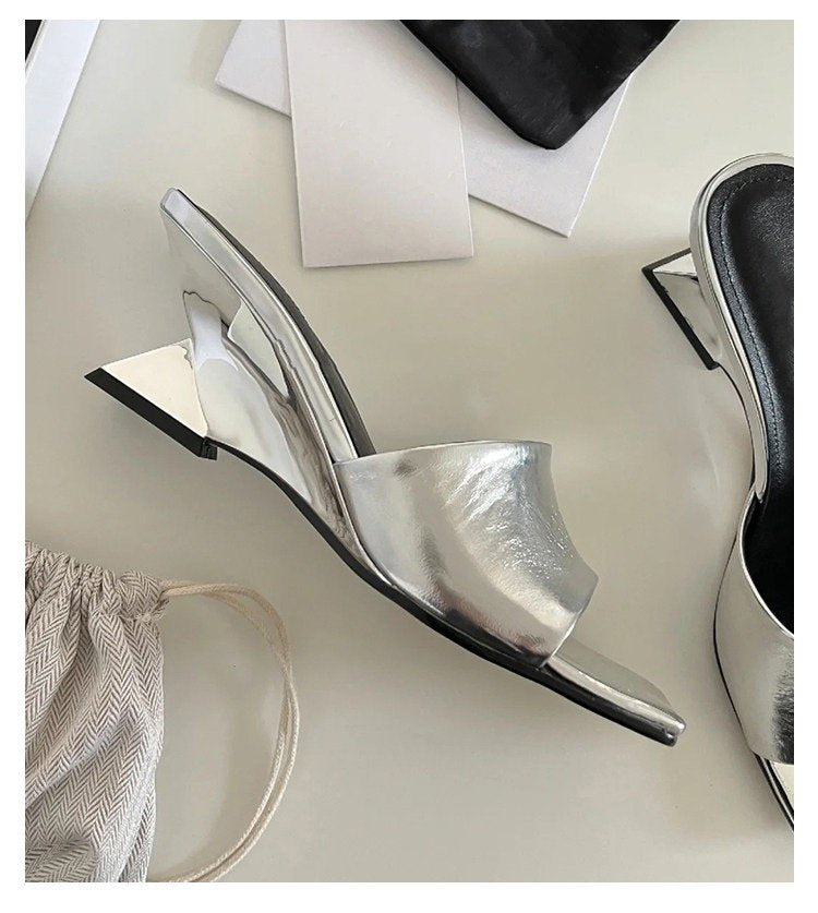 Damen Mules mit Metallic-Obermaterial und Blockabsatz