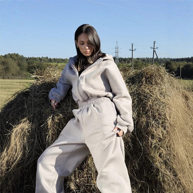 Damen sportliches und lässiges Set aus cropped Hoodie und weiter Jogginghose WW