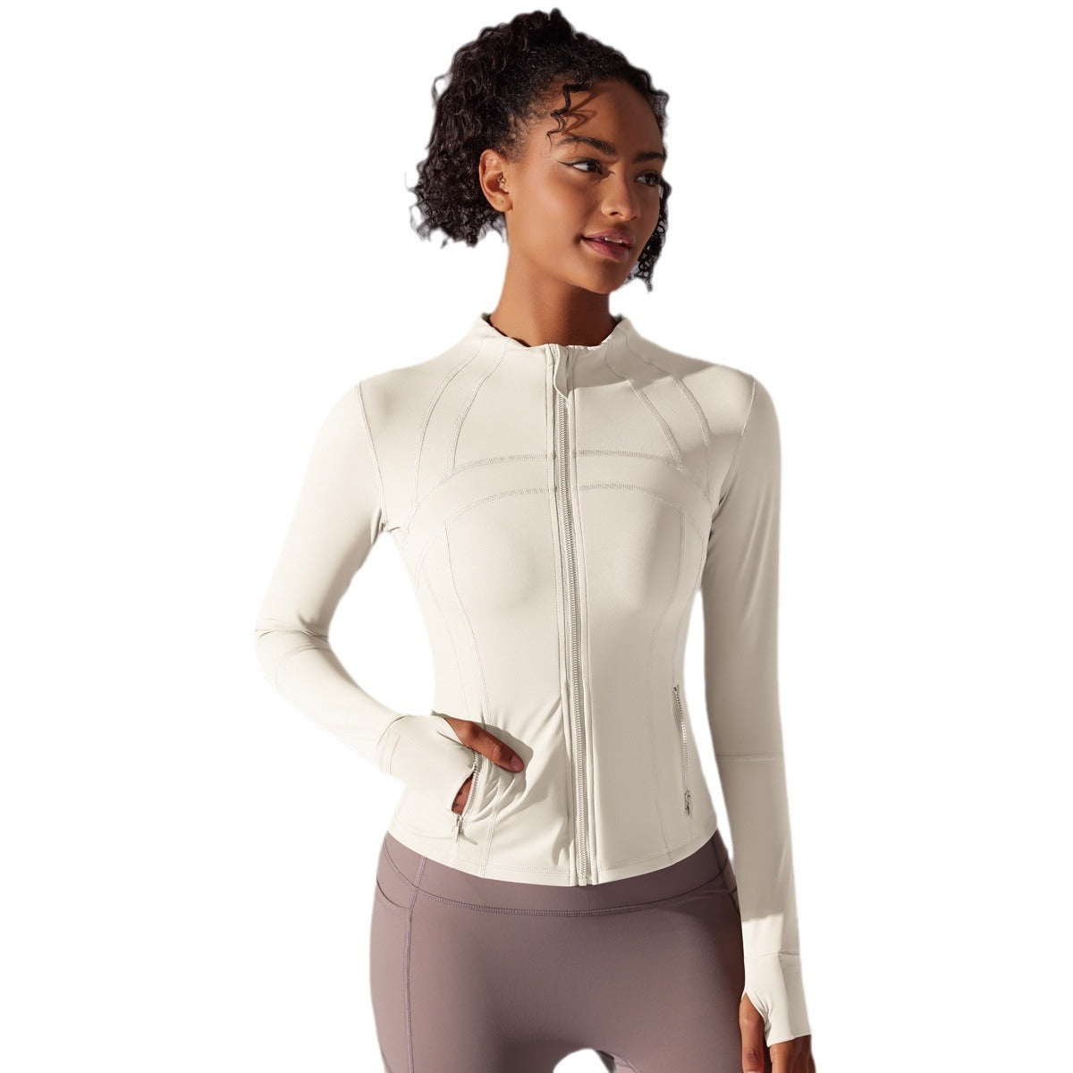 Damen Sportjacke mit figurschmeichelndem Schnitt und praktischem Reißverschluss WW