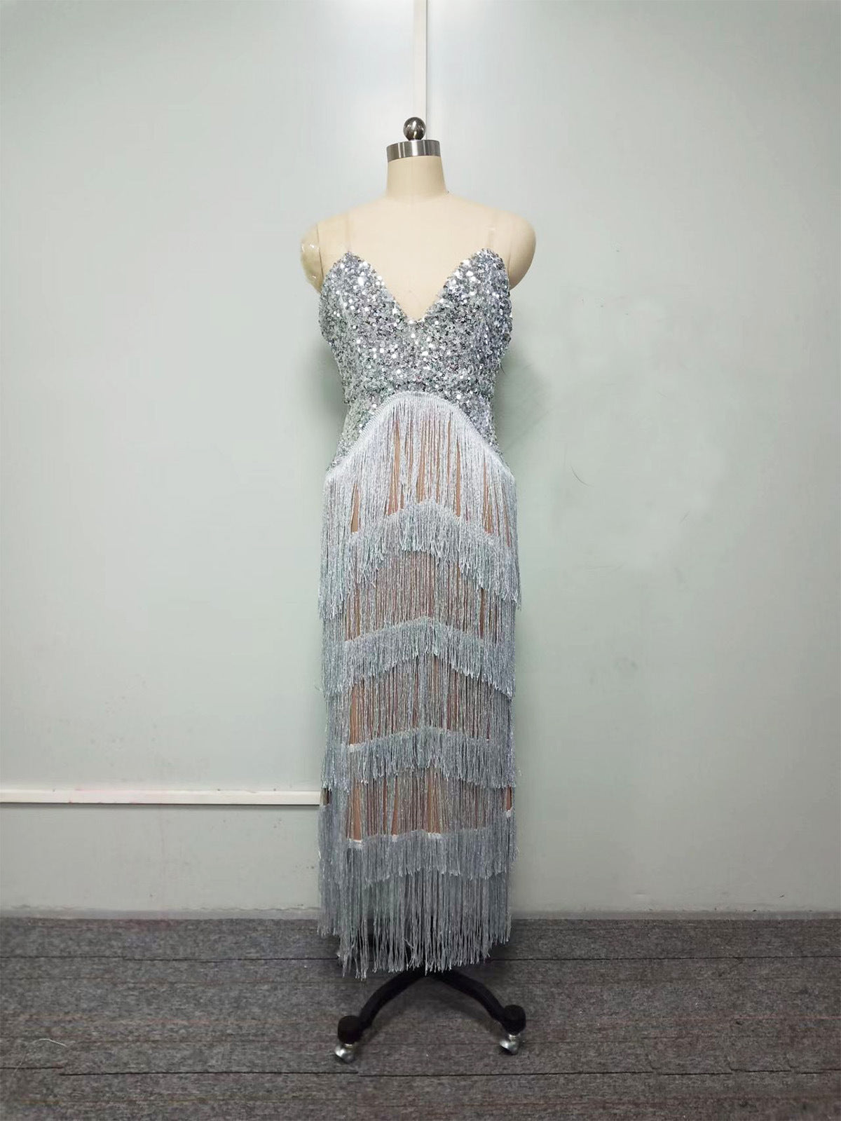 Damen Abendkleid mit funkelnden Fransen und figurbetonter Silhouette WW