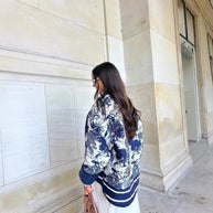 Damen Steppjacke mit floralem Design und eleganten Taschen WW