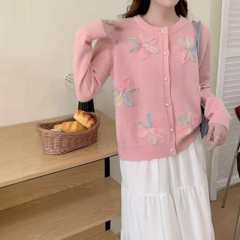 Damen Strickjacke mit floralen Stickereien und Knopfverschluss WW
