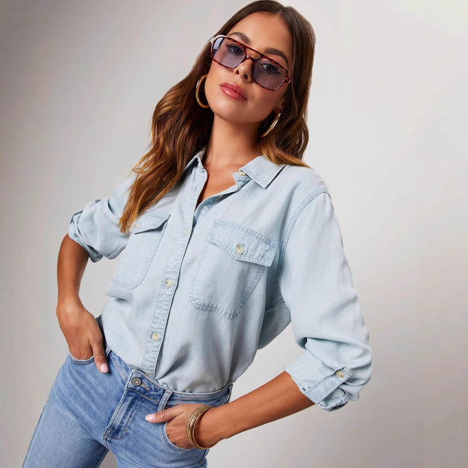 Damen Denim-Hemd mit umschlagbaren Ärmeln und zwei Brusttaschen WW