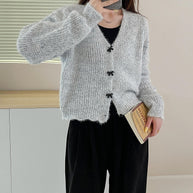 Damen Strickjacke mit V-Ausschnitt und dekorativen Knöpfen WW