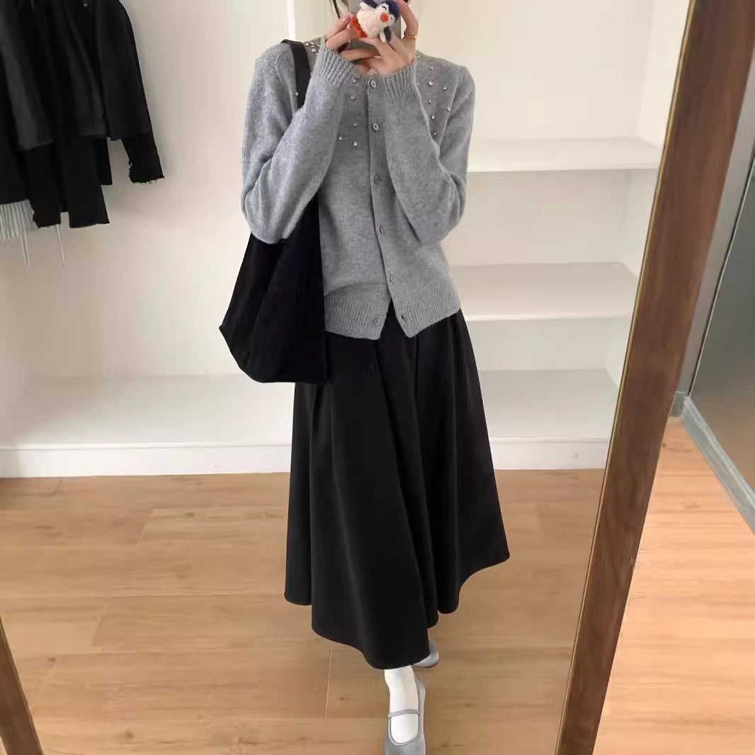 Damen Strickjacke mit eleganten Perlenapplikationen und klassischem Rundhalsausschnitt WW