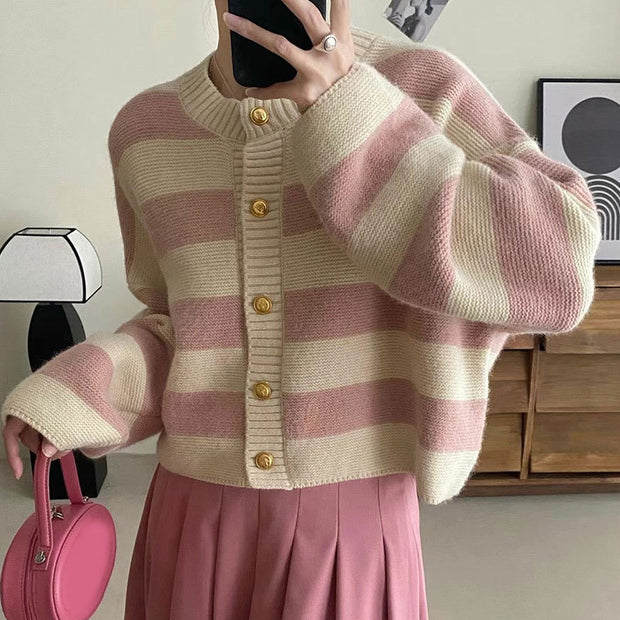 Damen Strickjacke mit goldenen Knöpfen und Streifenmuster WW