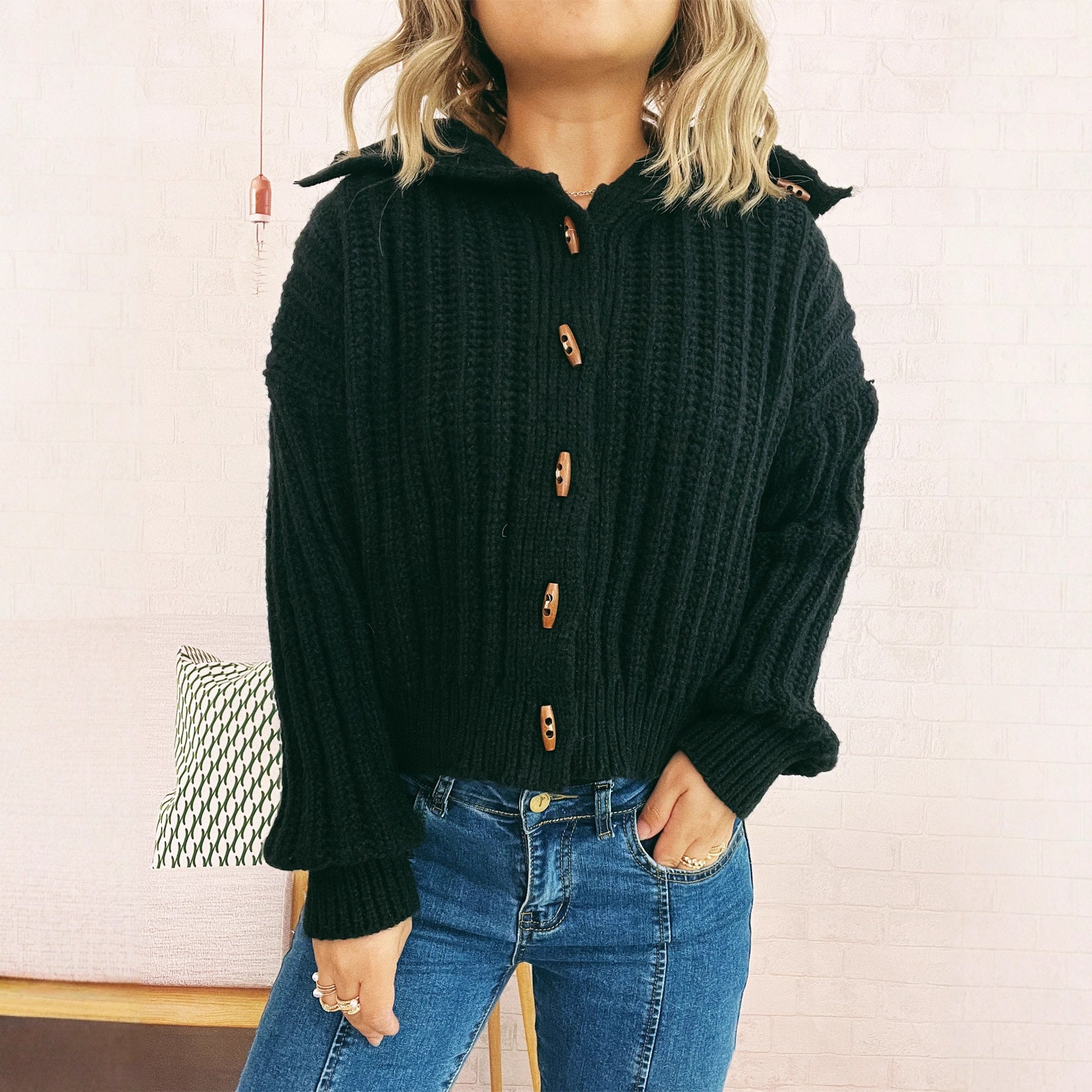 Damen Strickjacke mit dekorativen Knöpfen und strukturiertem Rippenmuster WW