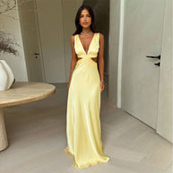 Damen Maxikleid mit tiefem V-Ausschnitt und modischen Cut-Outs W&W