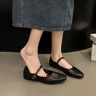 Damen Quadratzehen-Mary-Jane-Flats mit verstellbarem Knöchelriemen WW