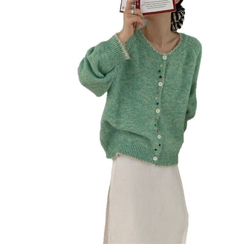 Damen Strickjacke mit bunten Knopfdetails und weich fließendem Design WW