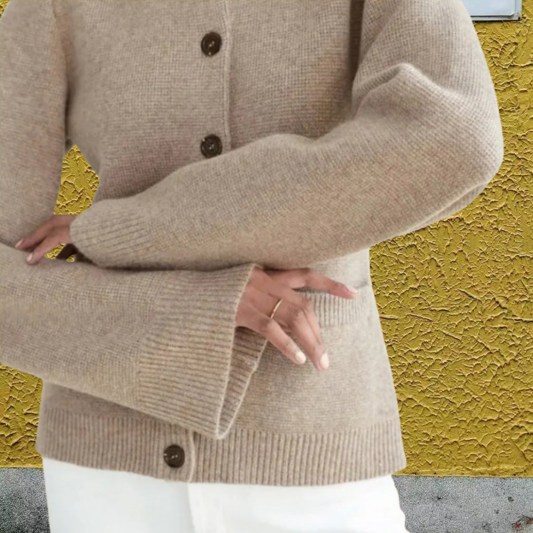 Damen Strickjacke mit eleganten Knöpfen und modernen Taschen WW