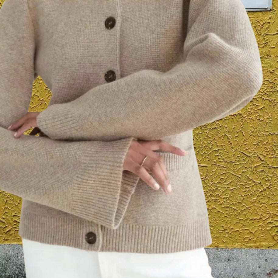 Damen Strickjacke mit eleganten Knöpfen und modernen Taschen WW