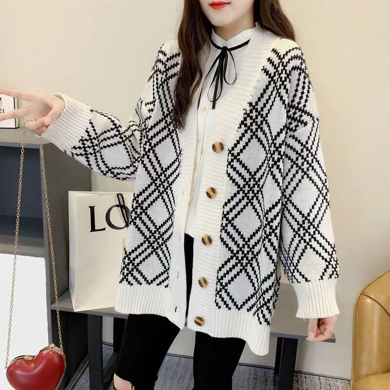 Damen bequeme Strickjacke mit klassischem Karomuster und Holzknöpfen WW