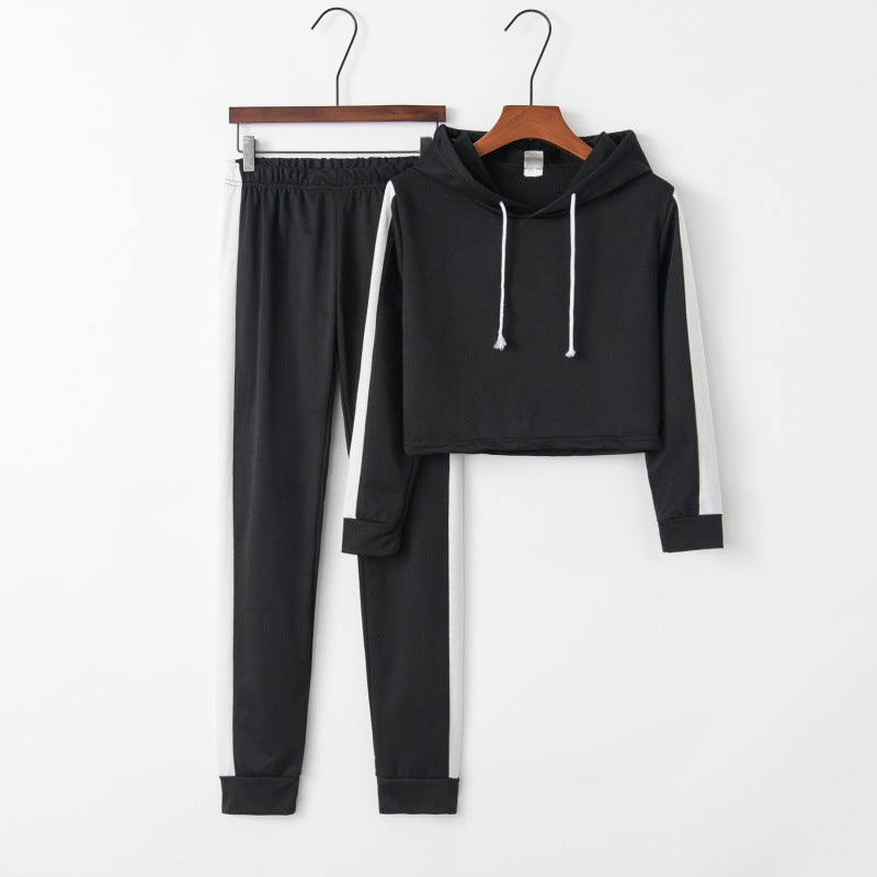 Damen Sportliches Set mit cropped Hoodie und leggings WW