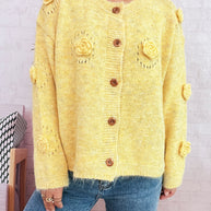 Damen Strickjacke mit floralen Applikationen und dekorativen Knöpfen WW