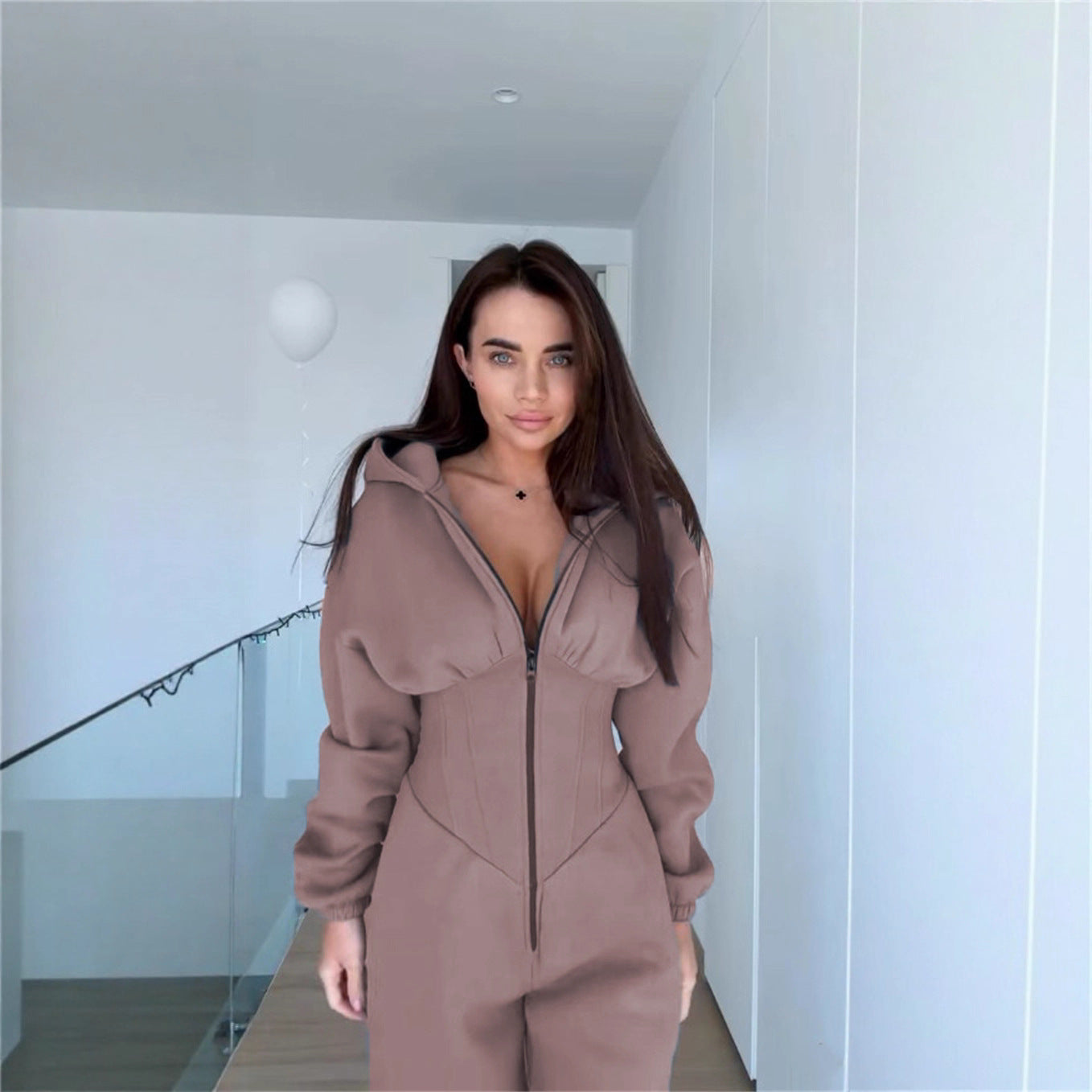 Damen Sportlicher Fleece-Jumpsuit mit hohem Kragen und trendiger Silhouette WW