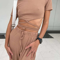 Damen sportliches Crop-Top mit dekorativem Schnitt und elastischem Bund WW
