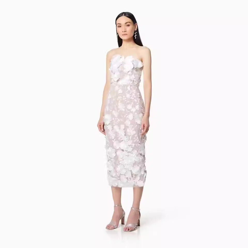 Damen Kleid mit floralem Stickdesign und elegantem körpernahen Schnitt W&W Mode