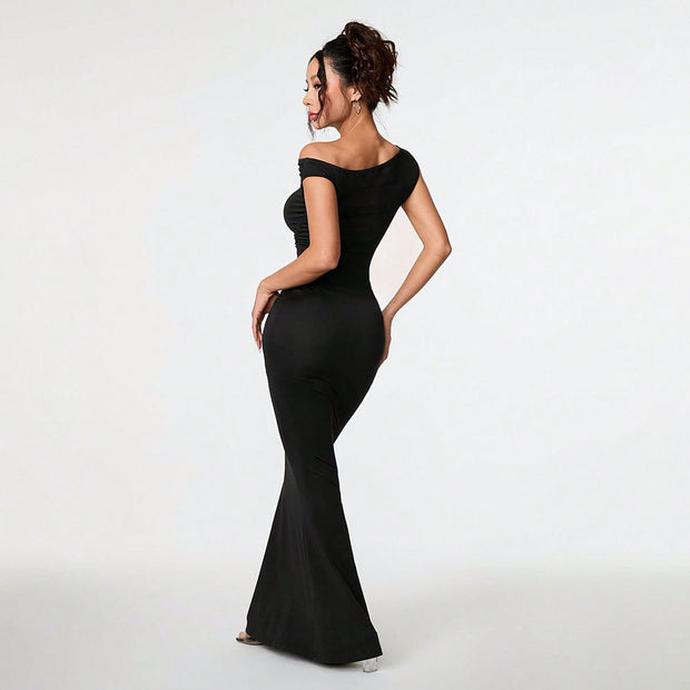 Damen figurbetontes Maxikleid mit asymmetrischem Ausschnitt und eleganter Drapierung W&W