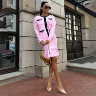 Damen Strickoutfit mit elegantem Volant und kontrastierenden Details WW