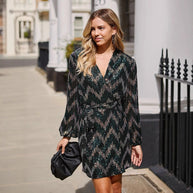 Damen Glitzernder Morgenmantel mit elegantem V-Ausschnitt und breiten Ärmeln WW