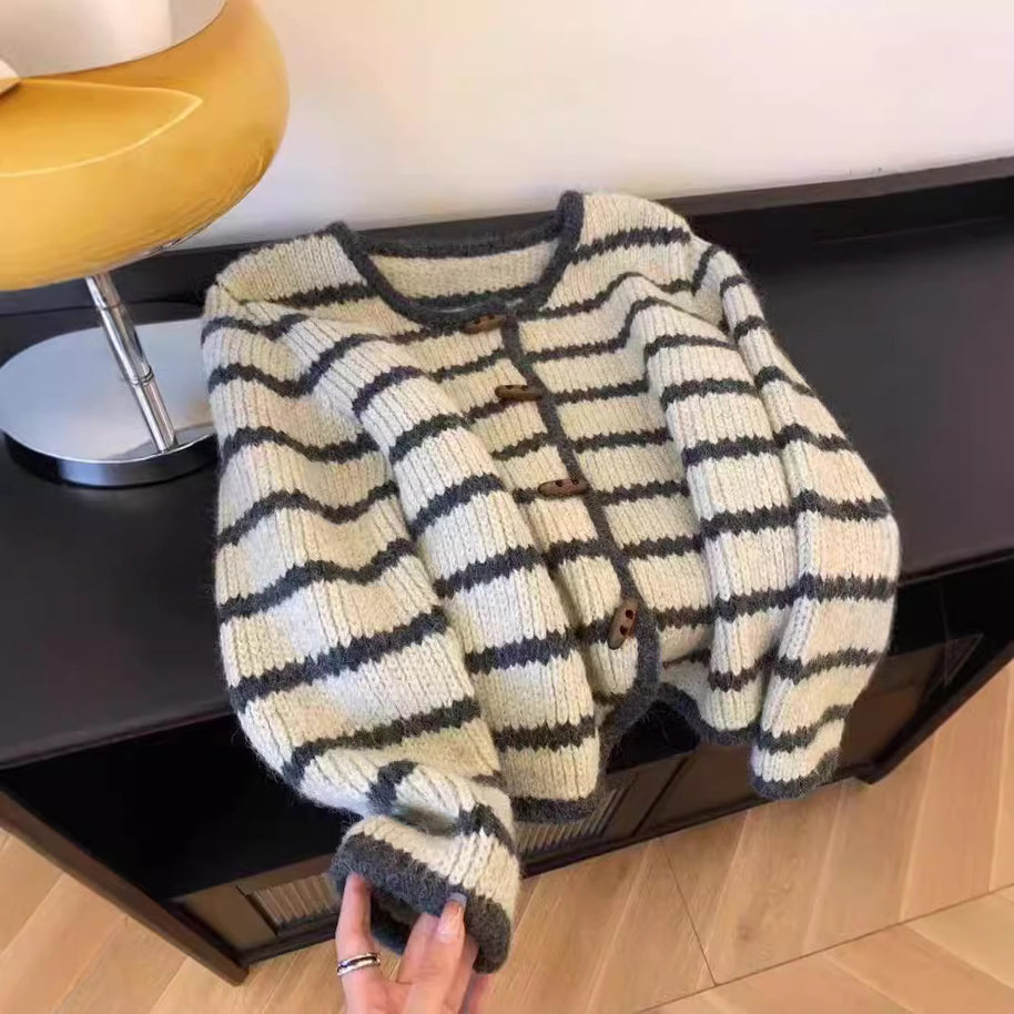 Damen Strickjacke im Boho-Stil mit Knopfleiste und breiten Ärmel WW