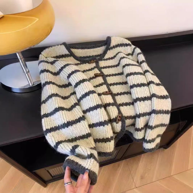 Damen Strickjacke im Boho-Stil mit Knopfleiste und breiten Ärmel WW