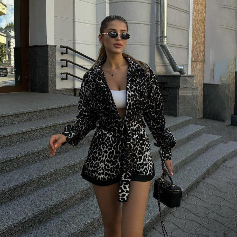Damen Animal-Print Overshirt mit tailliertem Schnitt und modischem Gürtel WW