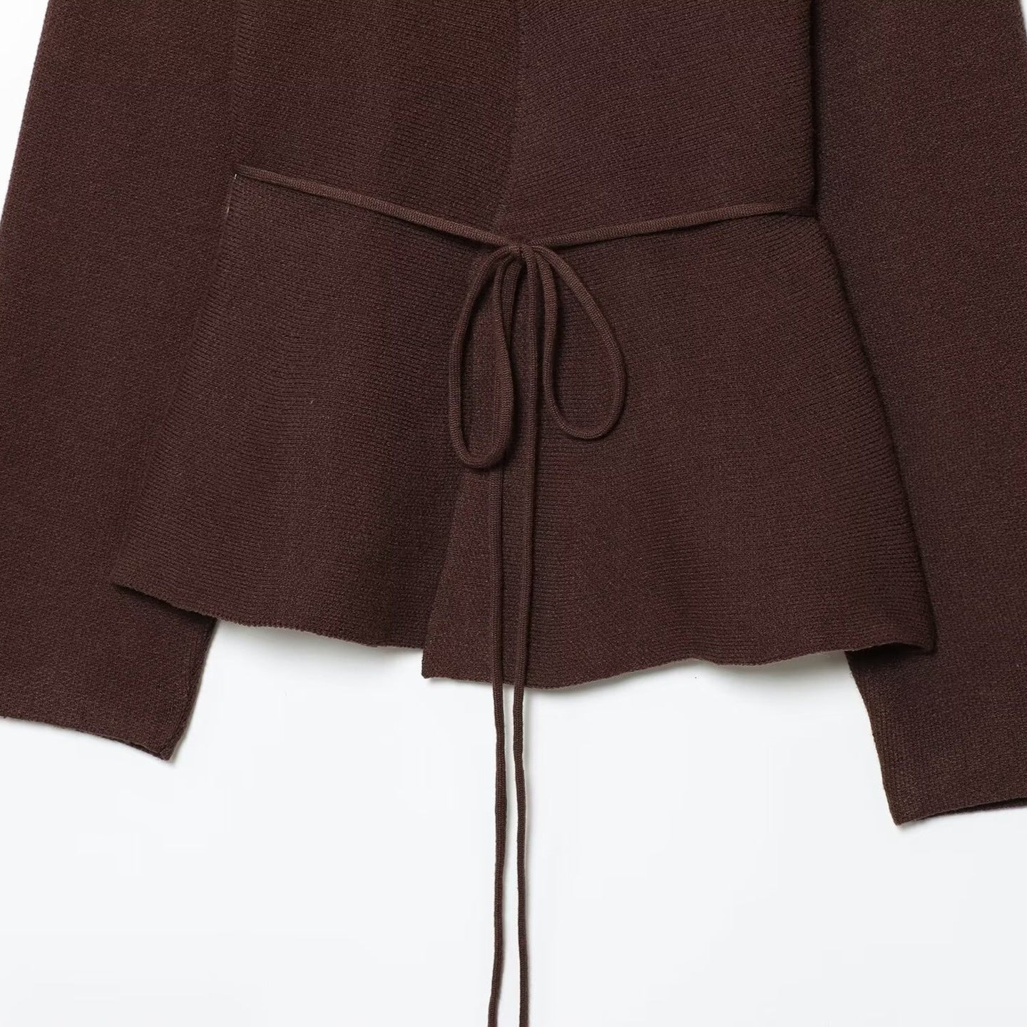 Damen Strickjacke mit eleganter Taillierung und V-Ausschnitt WW