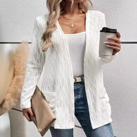 Damen Strickjacke mit raffiniertem Wellenmuster und praktischen Taschen WW