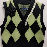 Damen Strickweste mit modernem Rautenmuster und eleganter Knopfdetail WW