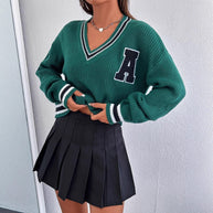 Damen Sportlicher V-Ausschnitt Pullover mit breiten Streifen und Applikation WW