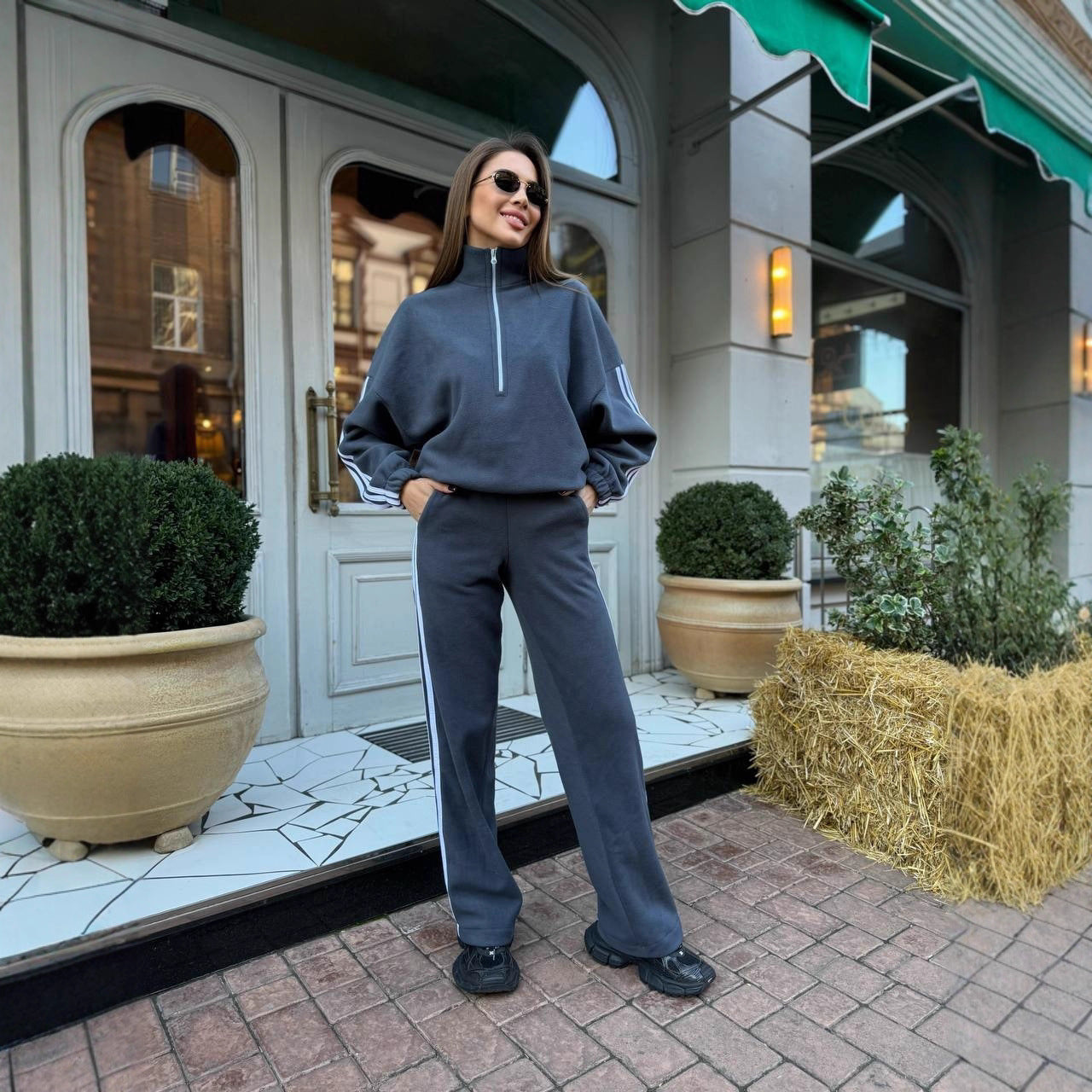 Damen Sportlicher Freizeitanzug mit hohem Kragen WW