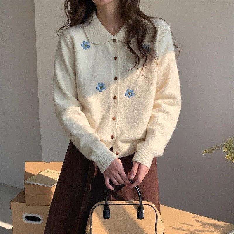 Damen Strickjacke mit floralen Applikationen und klassischem Kragen WW