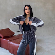 Damen Sportlicher Velours Trainingsanzug mit kontrastierenden Einsätzen WW