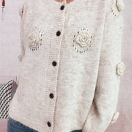 Damen Strickjacke mit floralen Applikationen und dekorativen Knöpfen WW