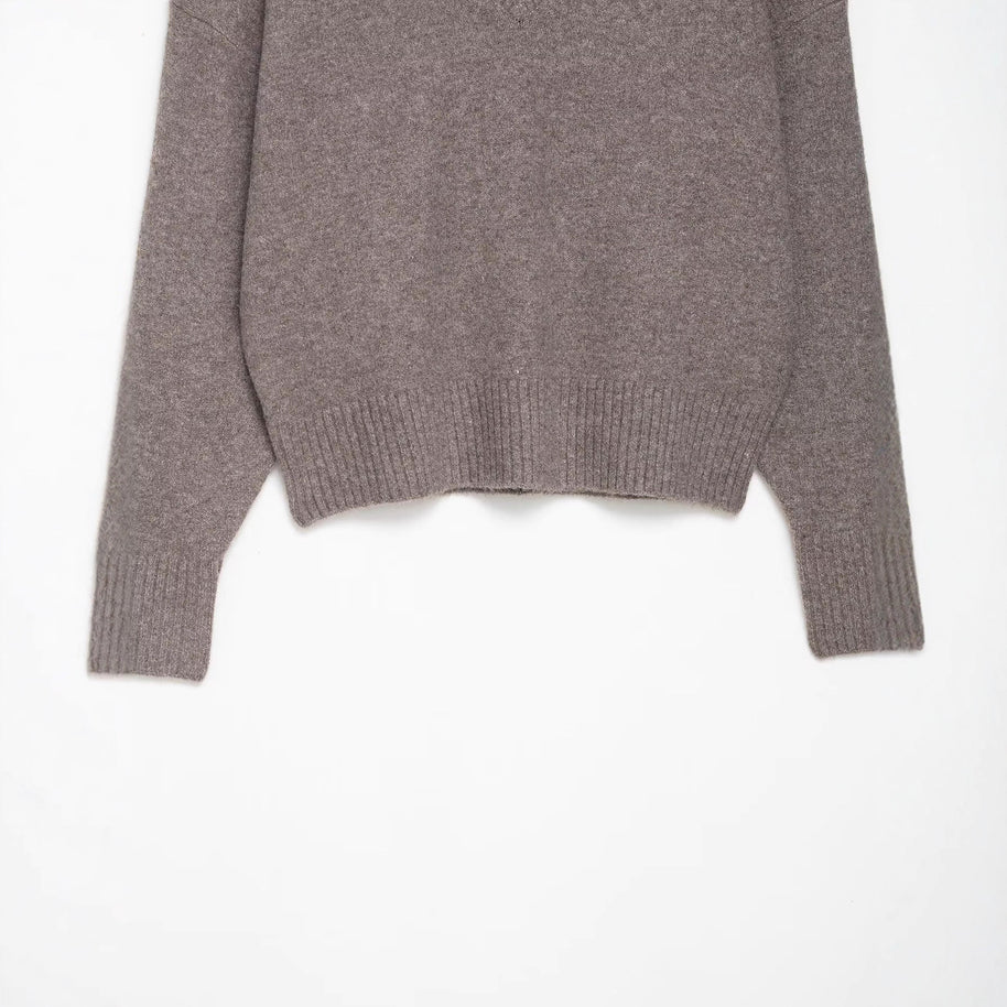 Damen Pullover mit V-Ausschnitt und feinem Strick WW