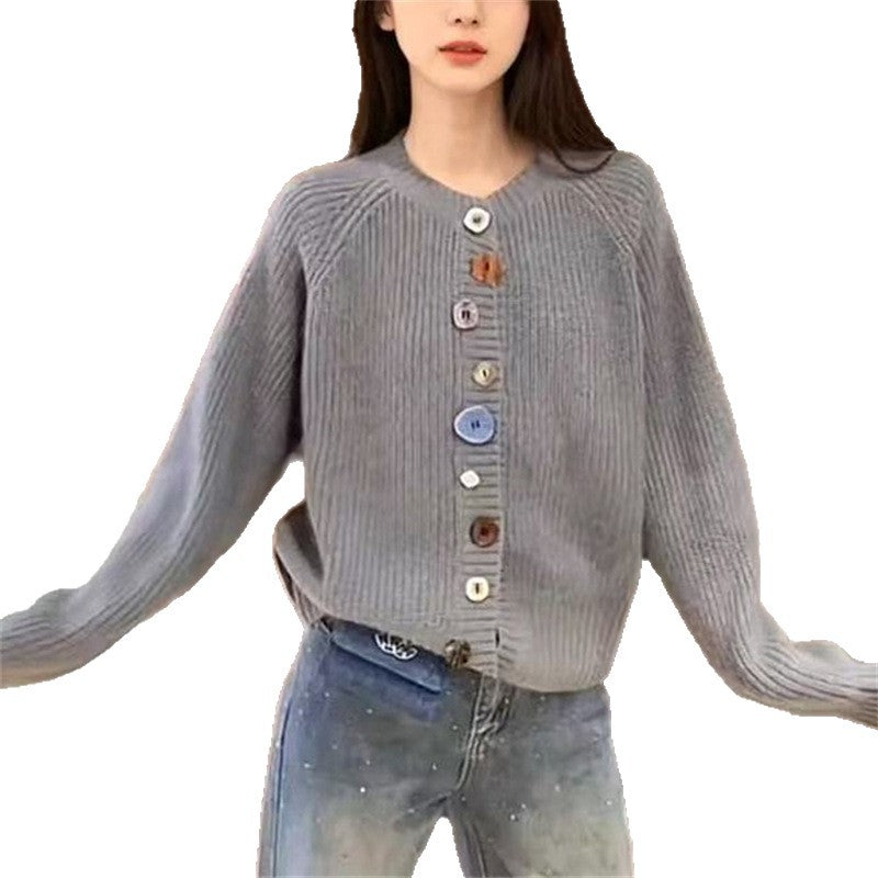 Damen Strickjacke mit bunten Knopfdetails und hohem Kragen WW