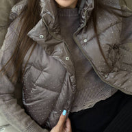 Damen Steppweste mit modischen Akzenten und hohen Kragen WW