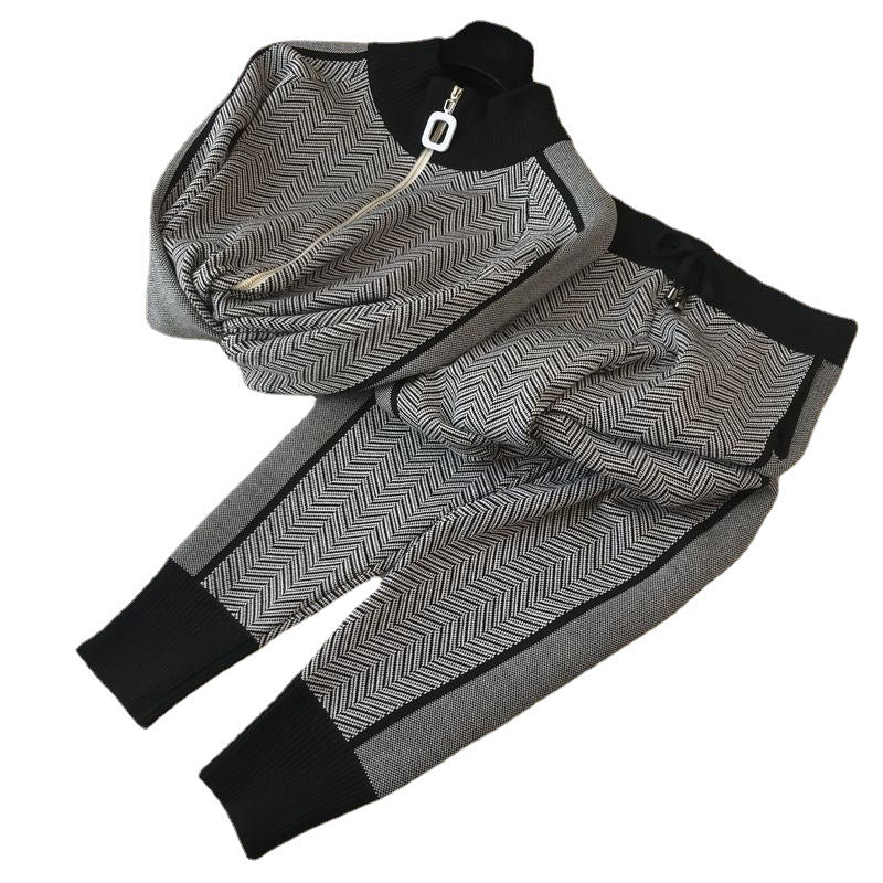 Damen sportliches und modernes Freizeitset mit kontrastierenden Mustern WW