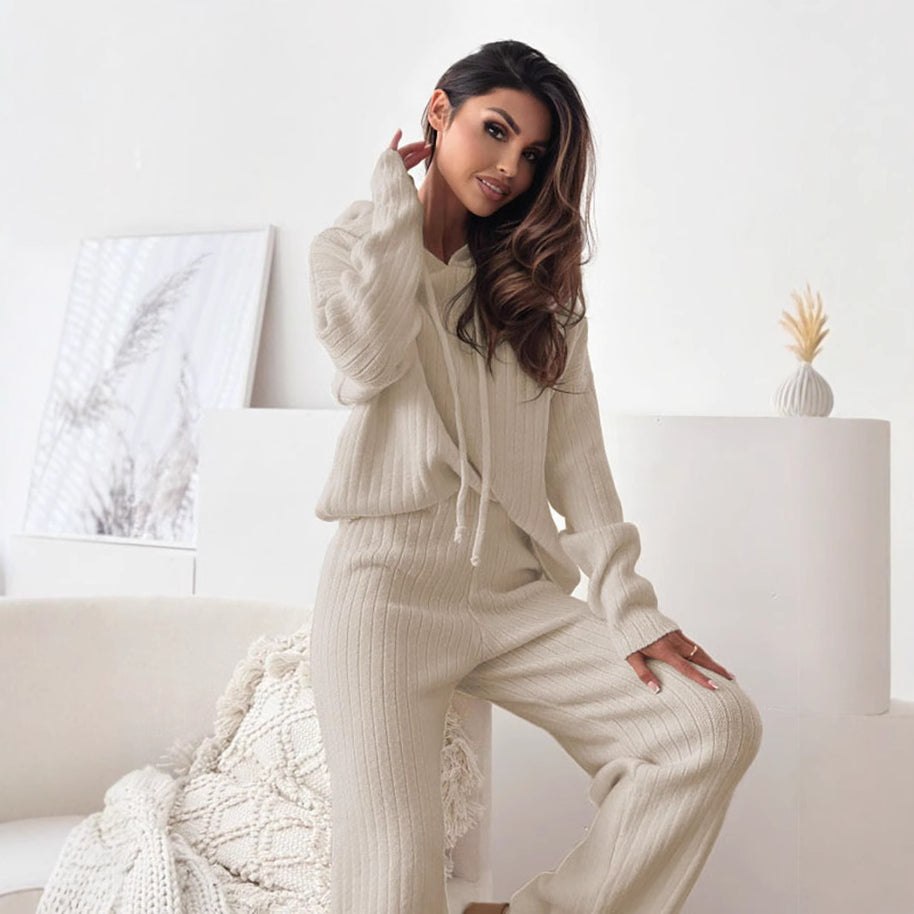 Damen Strickanzug mit Kapuze und weichem Material WW