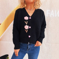 Damen Strickjacke mit verspieltem Blumenmotiv und romantischen Knopfdetails WW