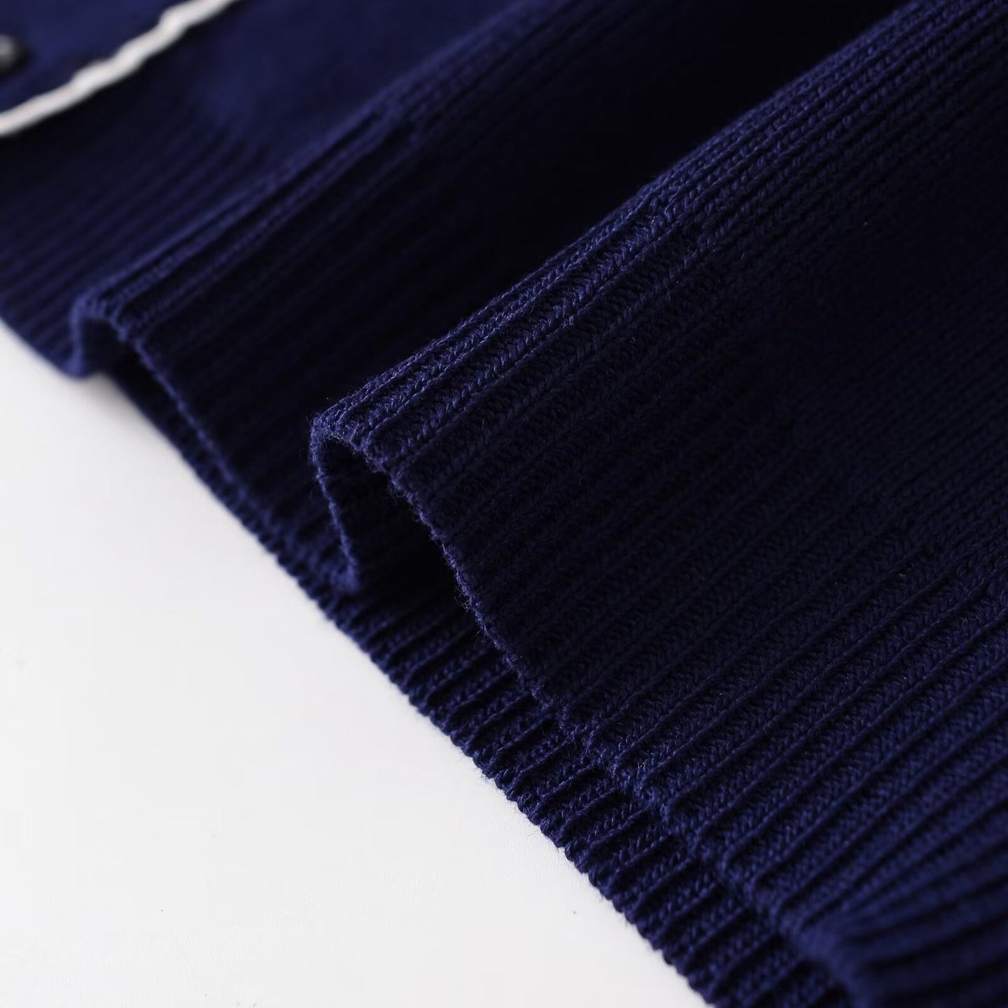 Damen Strickjacke mit dekorativem Kragen und Knopfverschluss WW