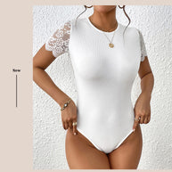 Damen Spitzen-Bodysuit mit kurzen Ärmeln und elegantem Rippdesign WW